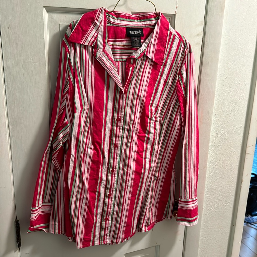 Metro style size 16Tall. Great condition